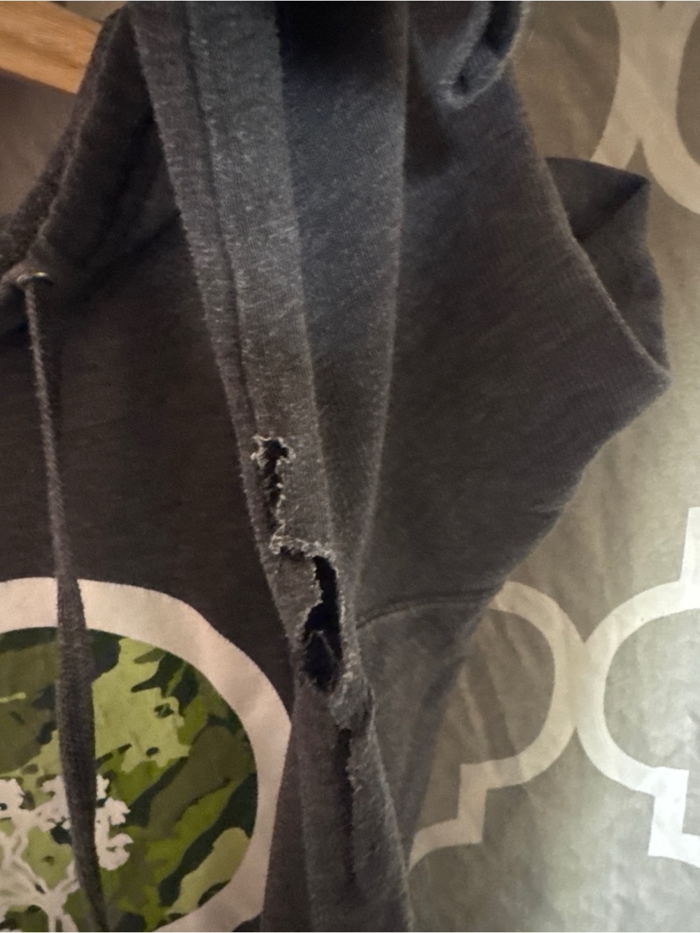 Tentree Dark Grey Camo Tree Logo Hoodie Pullover Medium Flawed - Picture 3 of 7